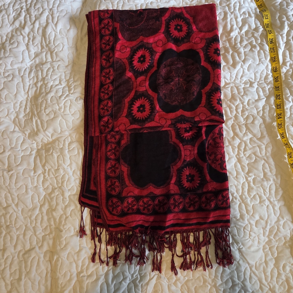 Red and Black Patterned Pashmina